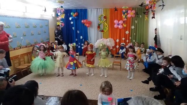 Танец конфеток . 8 марта . Дет. Сад 47 смотреть онлайн