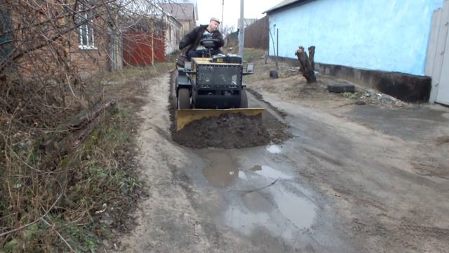 ровняем дорогу мини тракторам. смотреть онлайн