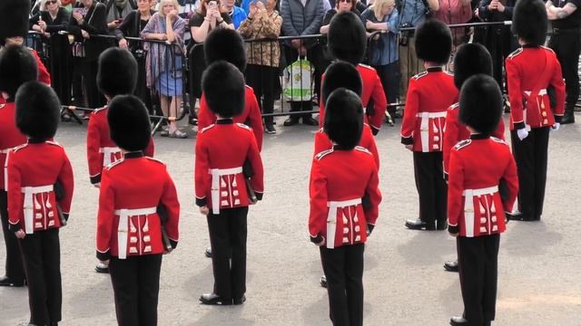 1st Battalion the Scots Guards Mounting the Guard at Edinburgh Castle for the King смотреть онлайн