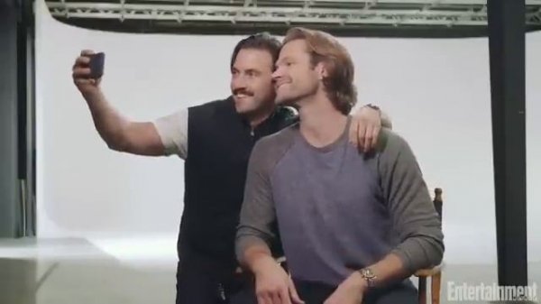 Milo Ventimiglia interrupts Jared Padalecki’s interview during the Gilmore Girls cover shoot.