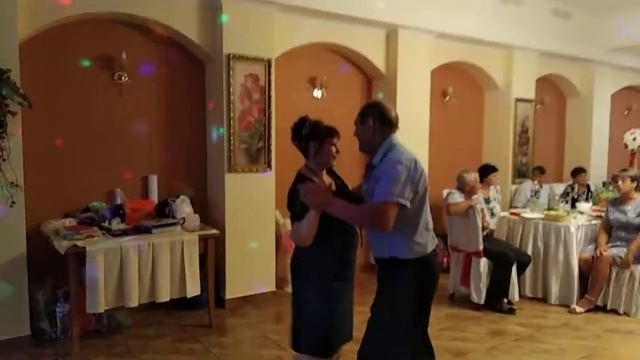 танец мамы Светы с дедушкой смотреть онлайн