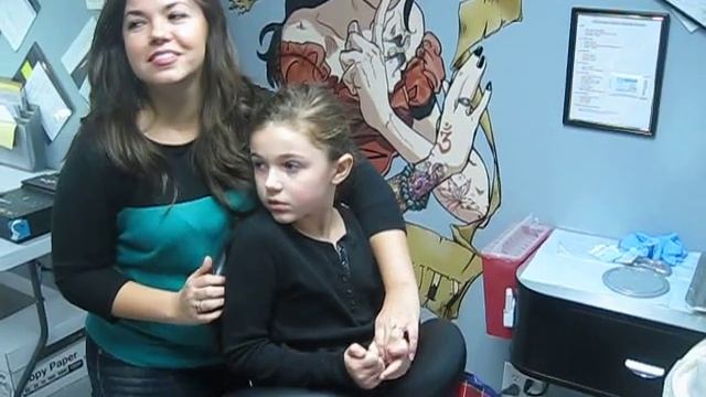 Avery's Ear Piercing (6 years old) смотреть онлайн