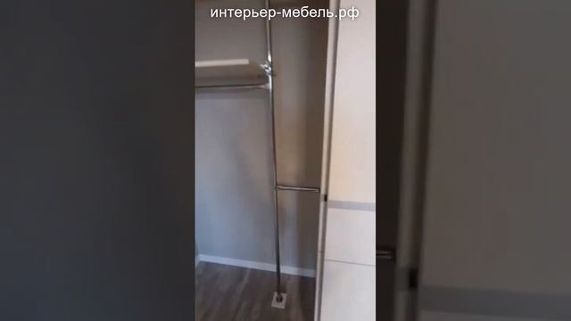 Встроенный шкаф купе в гостиную, 3 двери во всю стену от пола до потолка смотреть онлайн