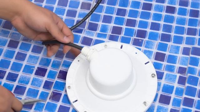 Replace your old PAR56 Halogen Bulb by this Newest Resin-filled Flat PAR56 Pool lamp смотреть онлайн