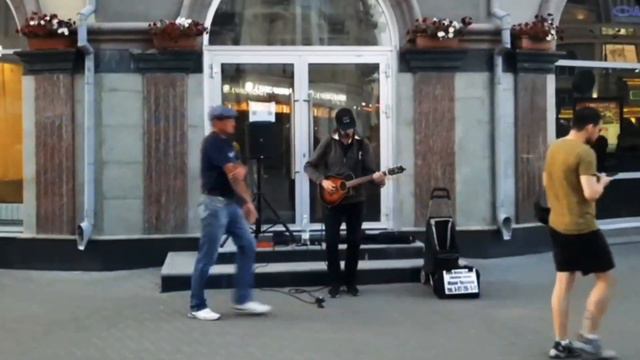 Цой / Кино " Песня без слов " кавер на Баумана. Казань. смотреть онлайн