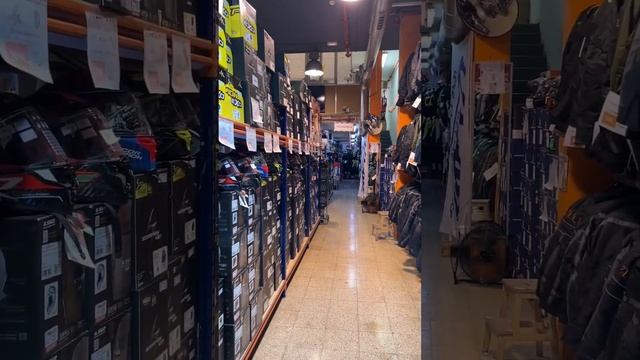 Где купить мото экипировку дешевло? Outlet Moto Barcelona смотреть онлайн