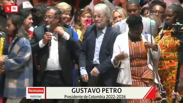 Antanas Mockus y Gustavo Petro se fundieron en un abrazo, ante la multitud | Elecciones 2022 смотреть онлайн