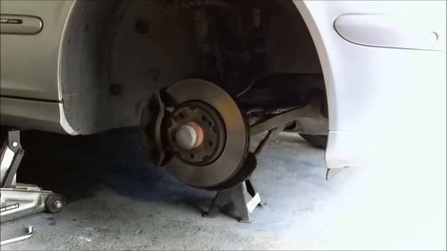 MB w203 Replacing the control arm смотреть онлайн