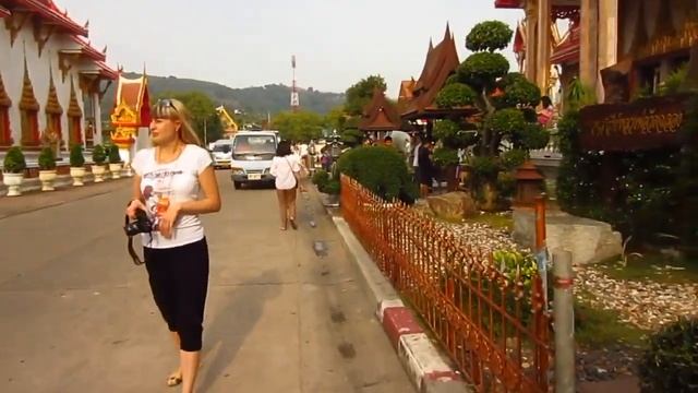 003 У главного храма на Пхукете смотреть онлайн