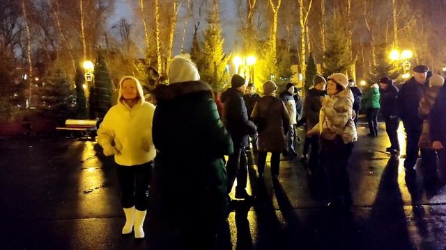 ВСЁ В ДОМЕ В ЦВЕТАХ, ДАЖЕ ШКАТУЛКА!???/ТАНЦЫ В ПАРКЕ ГОРЬКОГО ХАРЬКОВ НОЯБРЬ 2021 смотреть онлайн