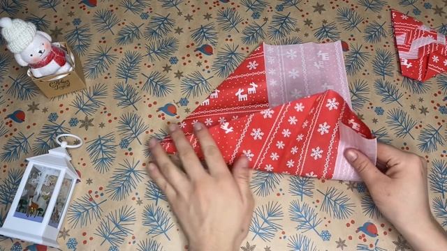 Шапки Дед Мороза. Как сложить салфетки на Новогодний стол. Сервировка салфеток на Новый Год. смотреть онлайн
