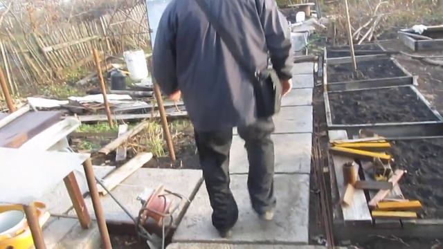 Подиум на даче часть вторая. Статую кота Гоши смотреть онлайн