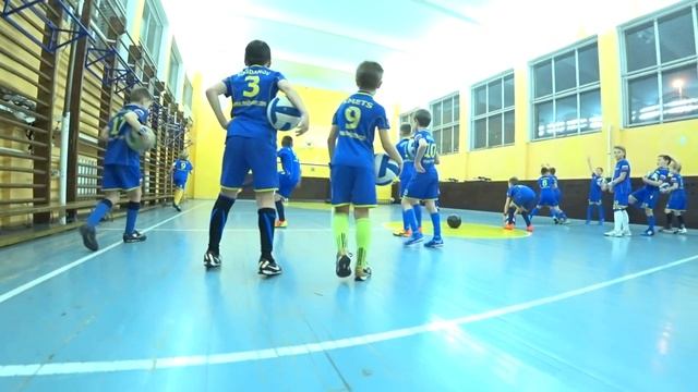 Игра - "2 пирамиды" = старшие (МНОГО УДАРОВ, ВСЕ КРИЧАТ... А ЗНАЧИТ - НРАВИТСЯ ФУТБОЛИСТАМ) смотреть онлайн