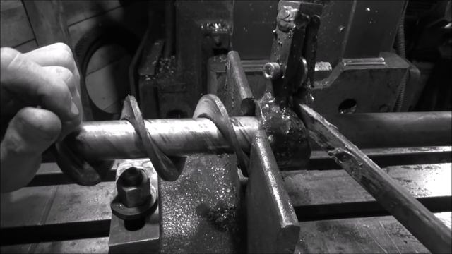 Устройство для навивки шнеков и пружин. Device for winding auger. смотреть онлайн