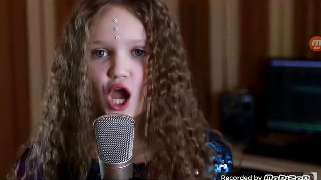 Мега звезда- Ксения Левчик| Марьяна Ро| реакция! смотреть онлайн