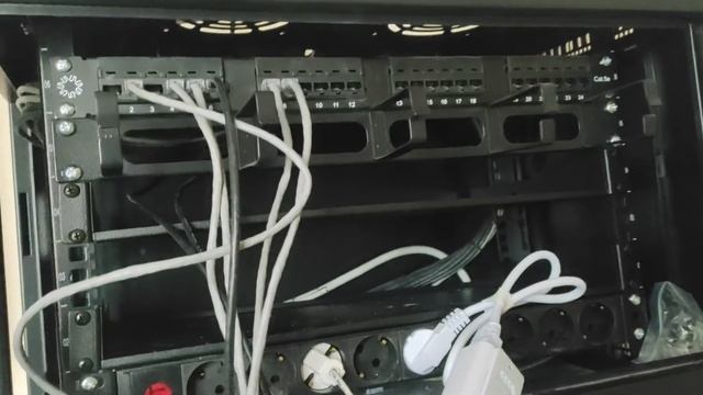 Слаботочный шкаф для коттеджа CABEUS SH 05F 6U6045M BK смотреть онлайн