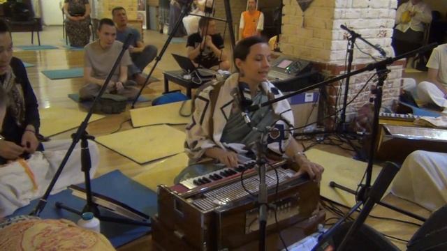 Киртан Ниламбари д.д. - Москва, 24.06.2016 - Часть 9 смотреть онлайн