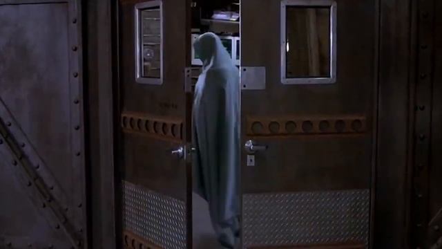 Невидимый человек подглядывает за соседкой(пересказ фильма) смотреть онлайн