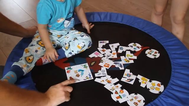 Рома играет в игру 