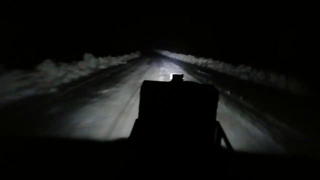 Мотобуксировщик полярник 15,по ночной лесной дороге