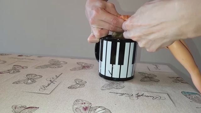 ВИДЕО КАК СНЯТЬ ГОЛОВУ КУКЛЕ, НЕ ПОВРЕДИВ ШЕЙНЫЙ ЯКОРЬ / старая кукла / Меняю голову кукле смотреть онлайн