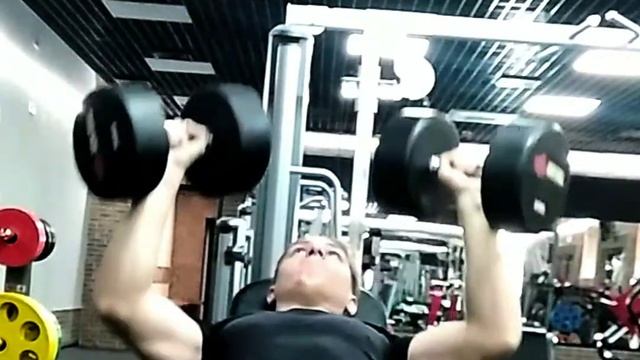 жим гантелей сидя по 28 кг смотреть онлайн