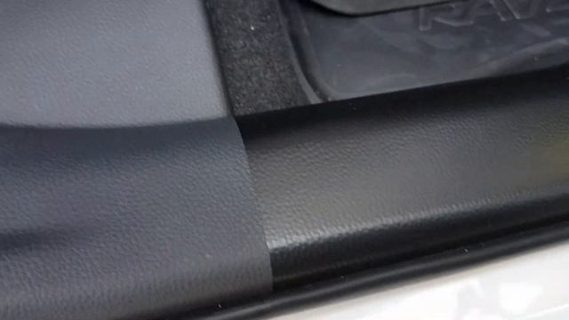 Защита деталей салона от царапин на Toyota RAV4 пятого поколения,часть 1 смотреть онлайн