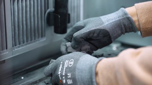 Developing components for the electrical industry – Schneider Electric Customer Story смотреть онлайн