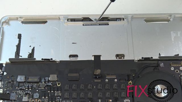 Macbook Pro A1502 - touchpad and battery replacement [4K] смотреть онлайн