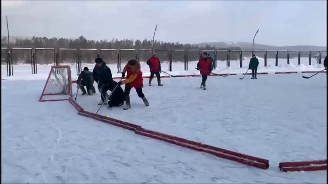 Хоккей в валенках 2024 смотреть онлайн