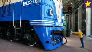 Про железнодорожный транспорт для детей Поход в новый музей паровозов ЧАСТЬ 1 Trains for kids