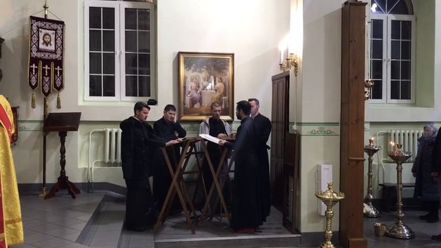 Днесь спасéние миру бысть, поéм Воскрéсшему из грóба... смотреть онлайн