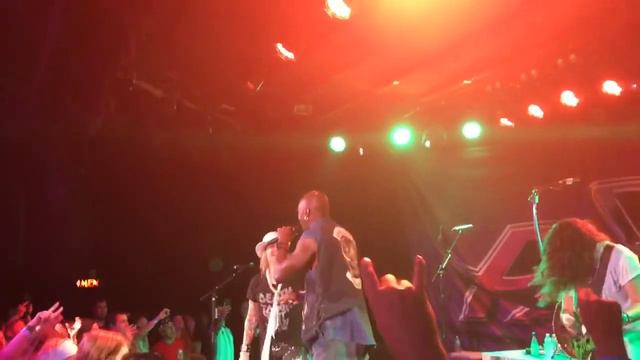 Steel Panther and Asia Rockstar Sweet Child O’ Mine @ The ROXY 2017 (clip) смотреть онлайн
