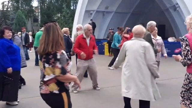 ПОДАРОК СУДЬБЫ!???/ТАНЦЫ В ПАРКЕ ГОРЬКОГО ХАРЬКОВ СЕНТЯБРЬ 2021 смотреть онлайн