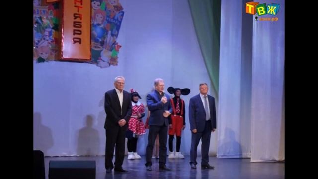 220 портфелей подарил будущим первоклассникам Ашинский метзавод смотреть онлайн