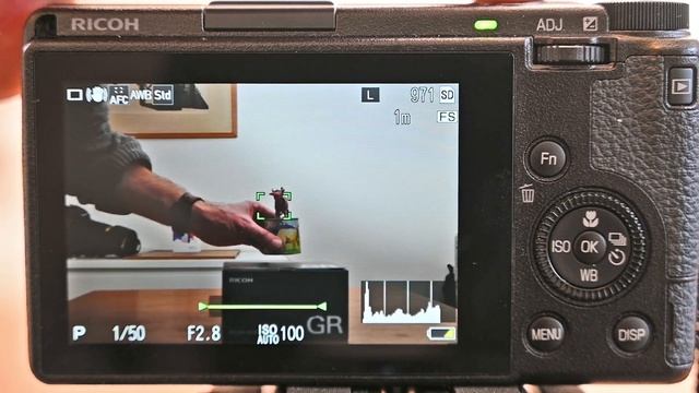 Ricoh GRIIIx: Nine focus modes смотреть онлайн