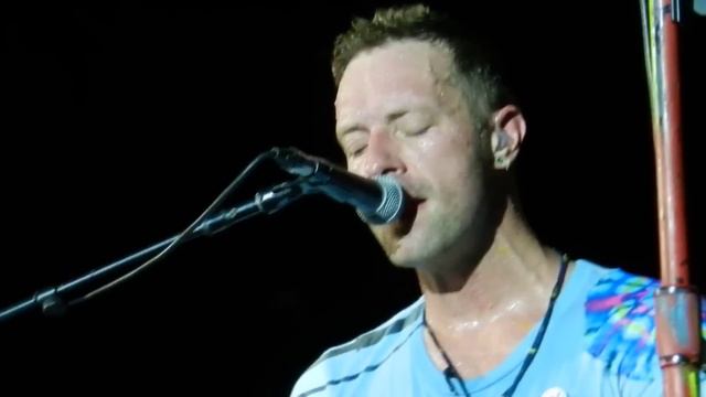 Coldplay | Chester Tribute Sings "Crawling" LIVE смотреть онлайн