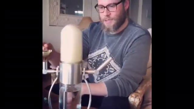 Seth Rogen clears insane gravity bong смотреть онлайн