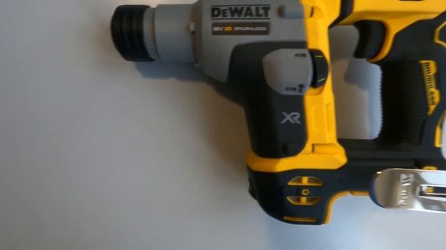 Какой выбрать перфоратор? Аккумуляторный DeWalt DCH172 или Makita 2470? смотреть онлайн