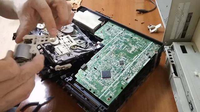 Небольшой ремонт (разборка) Panasonic AG4700 смотреть онлайн