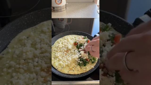 Легкий не только в приготовлении завтрак. Приятного аппетита! #рецепты #завтрак