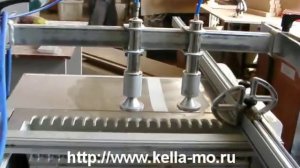 Сверлильно-присадочный станок в работе