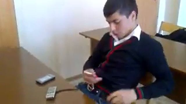 Kavkazec razgovarivaet po telefonu 240 смотреть онлайн