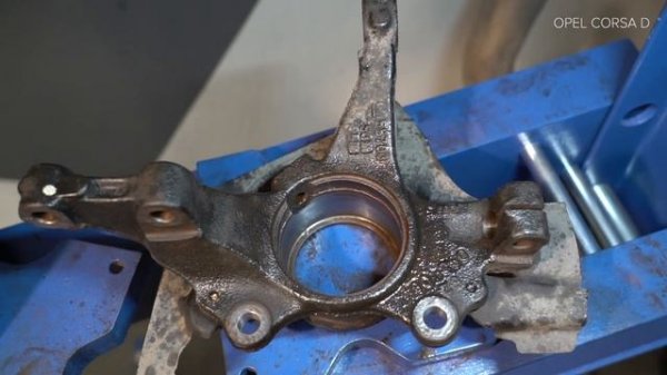 Ako vymeniť predných ložisko kolesa na OPEL CORSA D [NÁVOD AUTODOC]