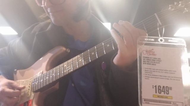 Trying out a Rose Gold American Professional Stratocaster смотреть онлайн