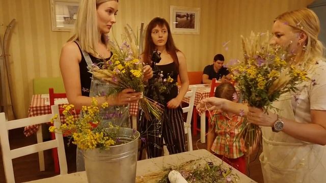Семинар по составлению букетов из полевых цветов. Набивал руку и взгляд на мир, через обьектив. смотреть онлайн