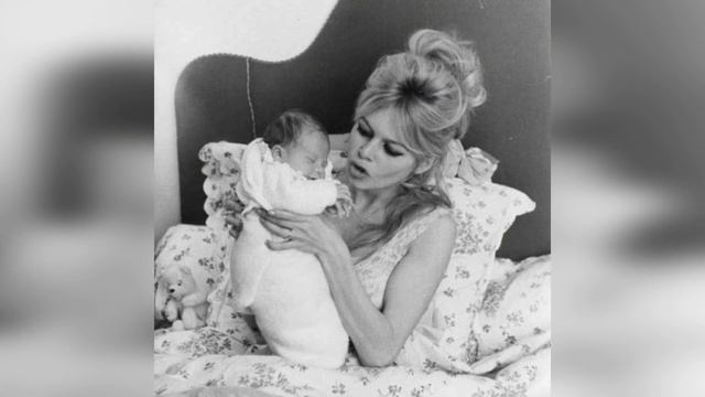 Почему Брижит Бардо отказалась от сына и любила животных больше людей смотреть онлайн