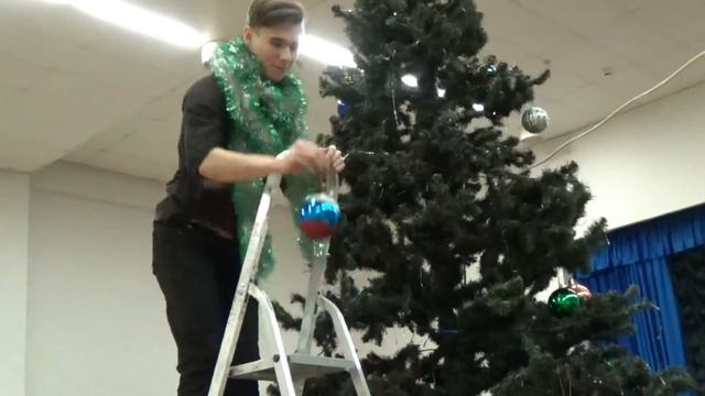 11 класс наряжает елку - 2018 смотреть онлайн