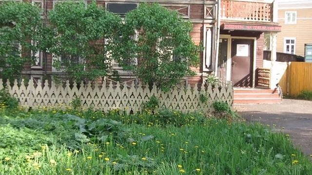 22.05.2023. Россия. Вологда. Памятник резному полисаду. Ул.Благовещенская, 34 смотреть онлайн
