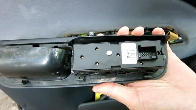 Распаковка и установка блока кнопок стеклоподъемников VW/Passat 98-04 B5/B5.5/Jetta Golf MK4 смотреть онлайн